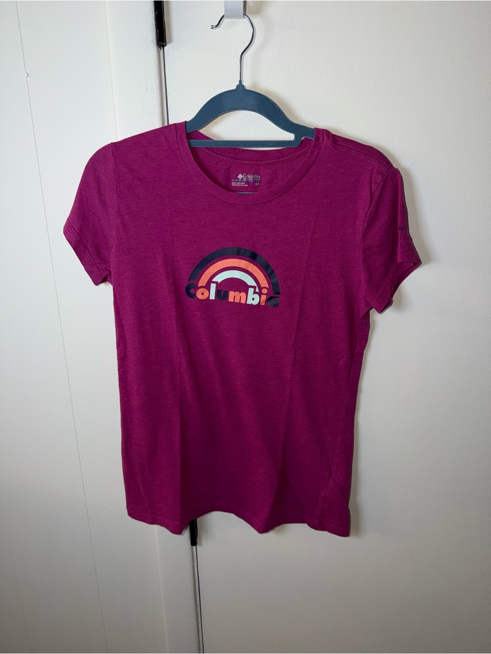 Columbia Logo T‑Shirt | Women’s Small | Magenta Graphic Tee | GUC